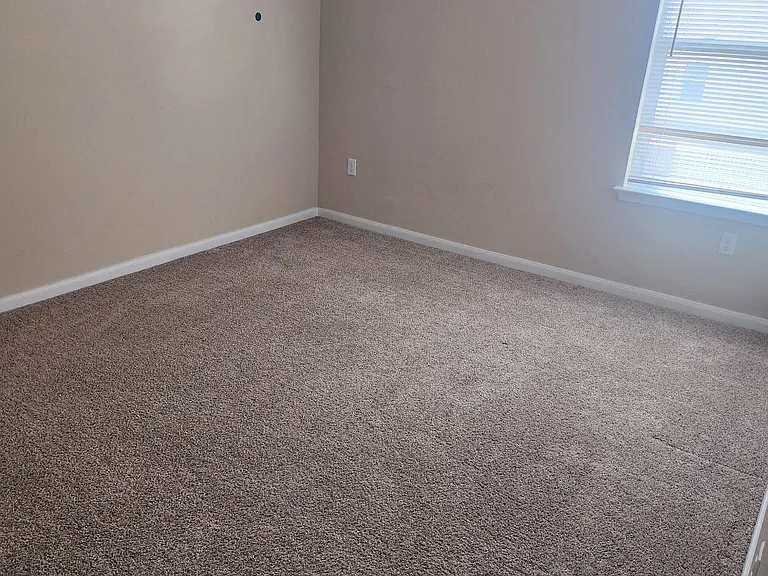 617 Donegal Ln — Photo 21