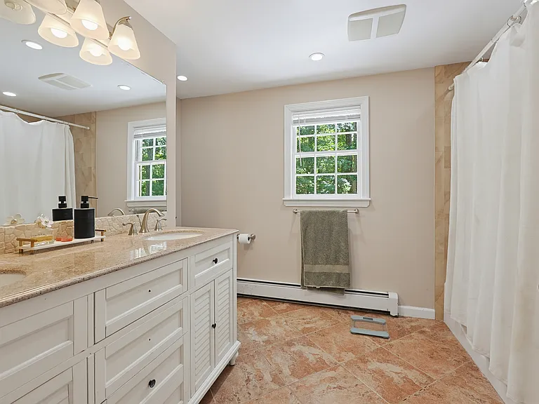12 Carriage Dr — Photo 35