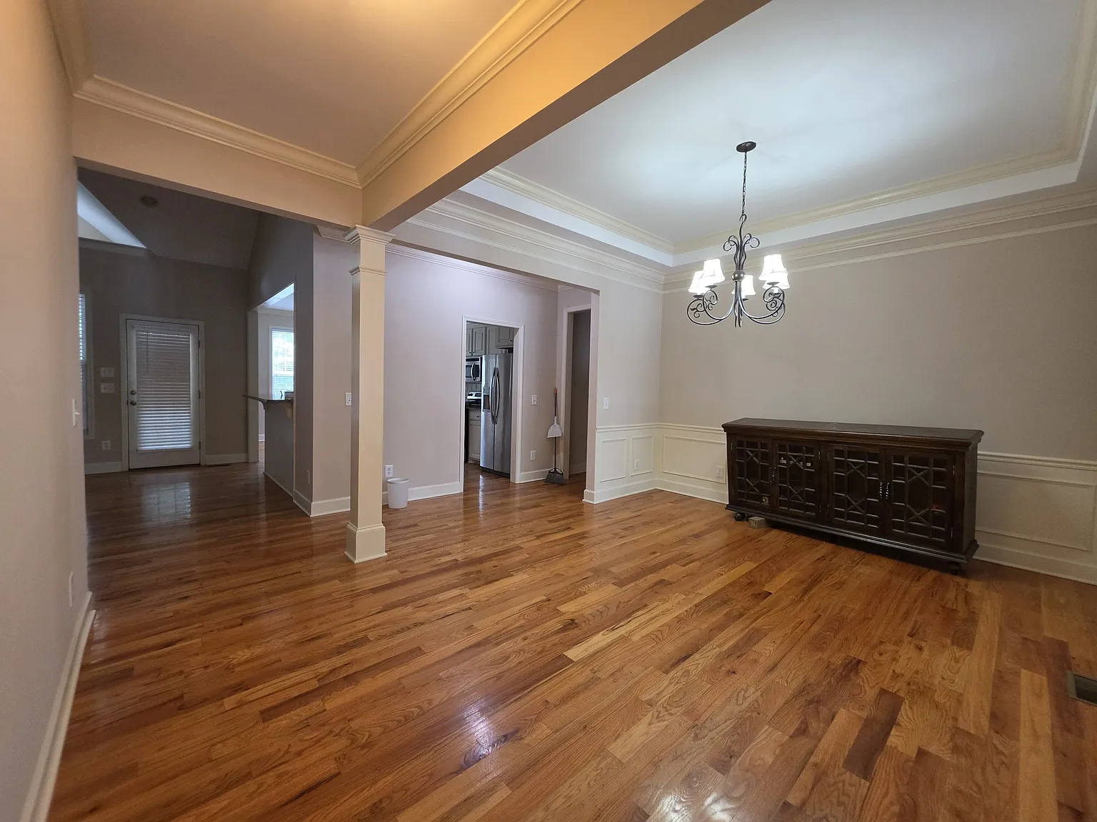 4 bed, 2305 sqft, $2,700 — Photo 3