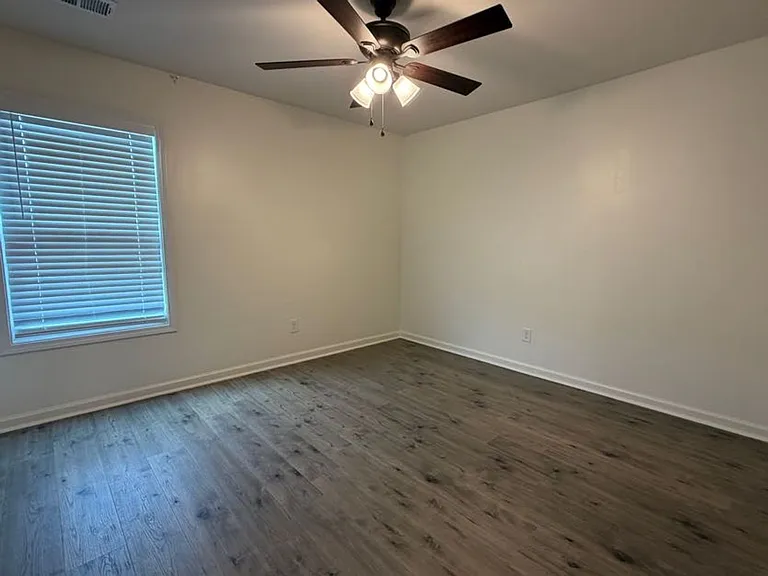 1097 Sapphire Dr — Photo 18