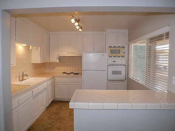 4th image of 1050 Hornblend St APT 12