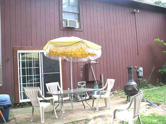 4th image of 3 Margaret Dr