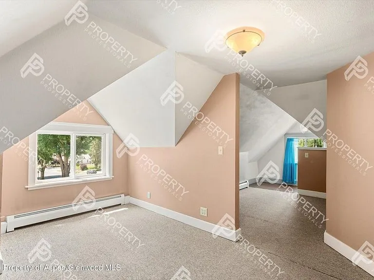 440 Whiteriver Ave — Photo 15