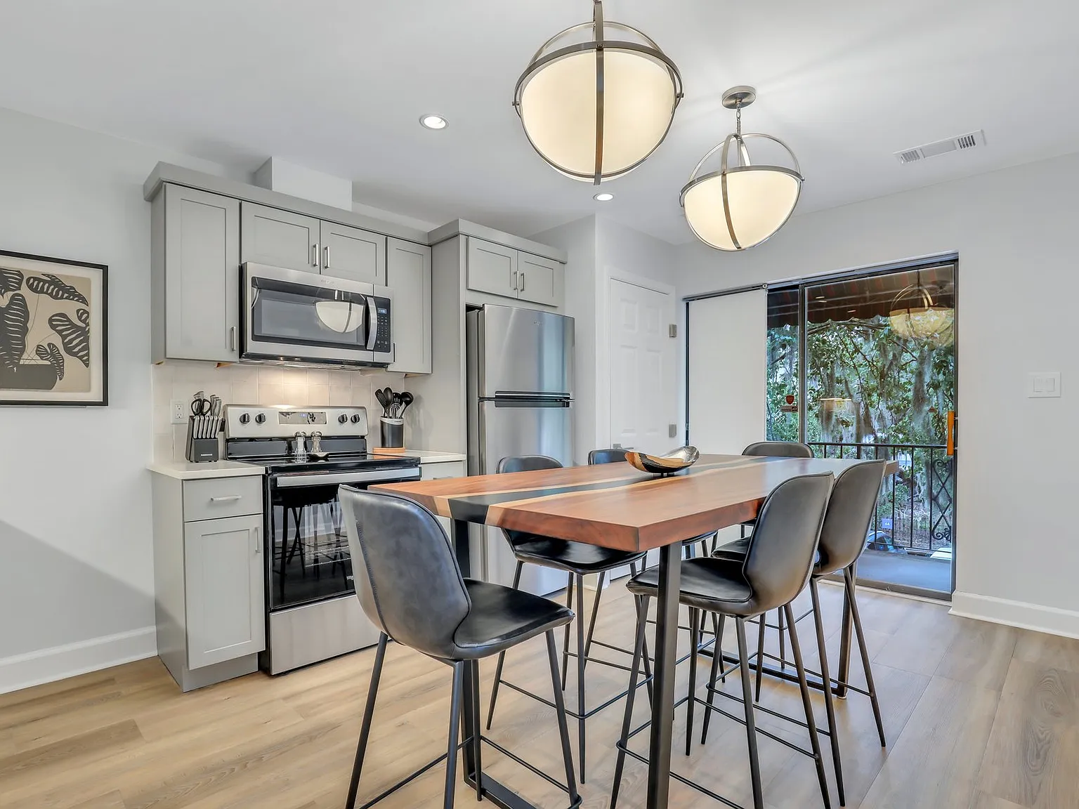 2 bed, 2.5 bath, 960 sqft, $4,000 — Photo 1