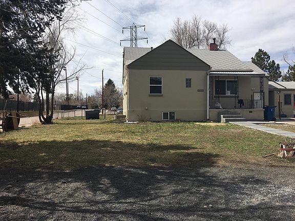 Updated Corner House, Bright open, Carriage house to the right of main house