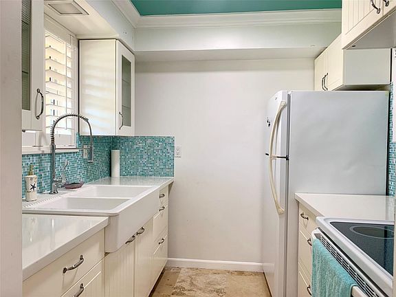 4th image of 930 Osceola Drive #2