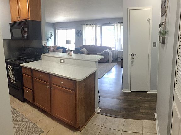 2nd image of 25 E 40th St APT 2C