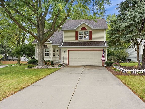 3rd image of 2 Cottonwood Cir