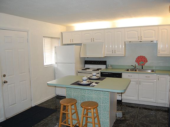 4th image of 404 Tyler Ave APT 19