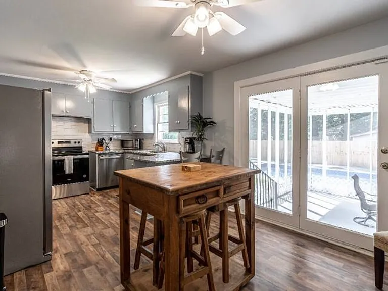 7049 Midland Dr — Photo 13