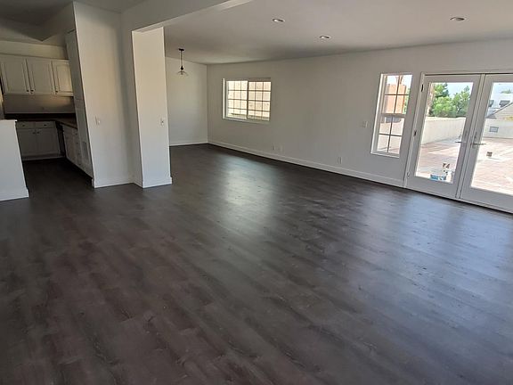 2nd image of 5771 La Jolla Blvd