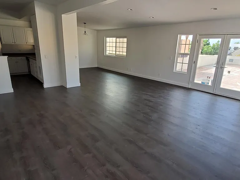 5771 La Jolla Blvd — Photo 2
