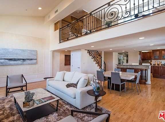 3rd image of 11803 Goshen Ave #Penthouse 4