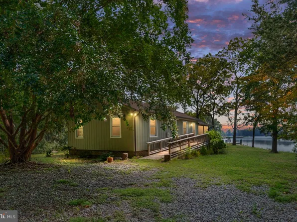 1026 Presley Creek Dr, Heathsville, VA 22473