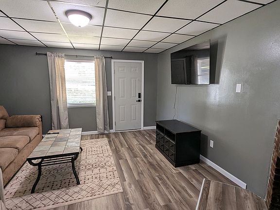 4th image of 714 Maple Oak Ln Unit A