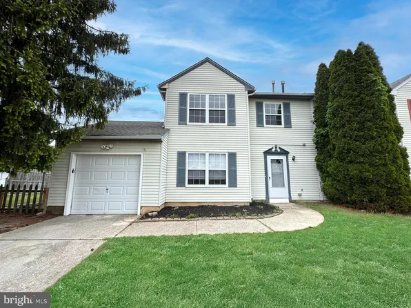 75 Scenic View Dr, Sicklerville, NJ 08081