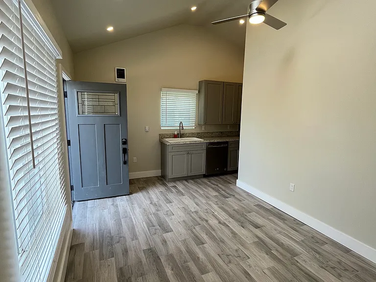 8350 Naylor Ave — Photo 6