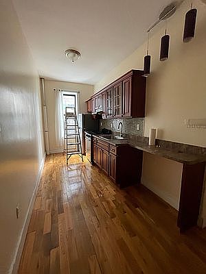 1st image of 180 Erasmus St APT B5