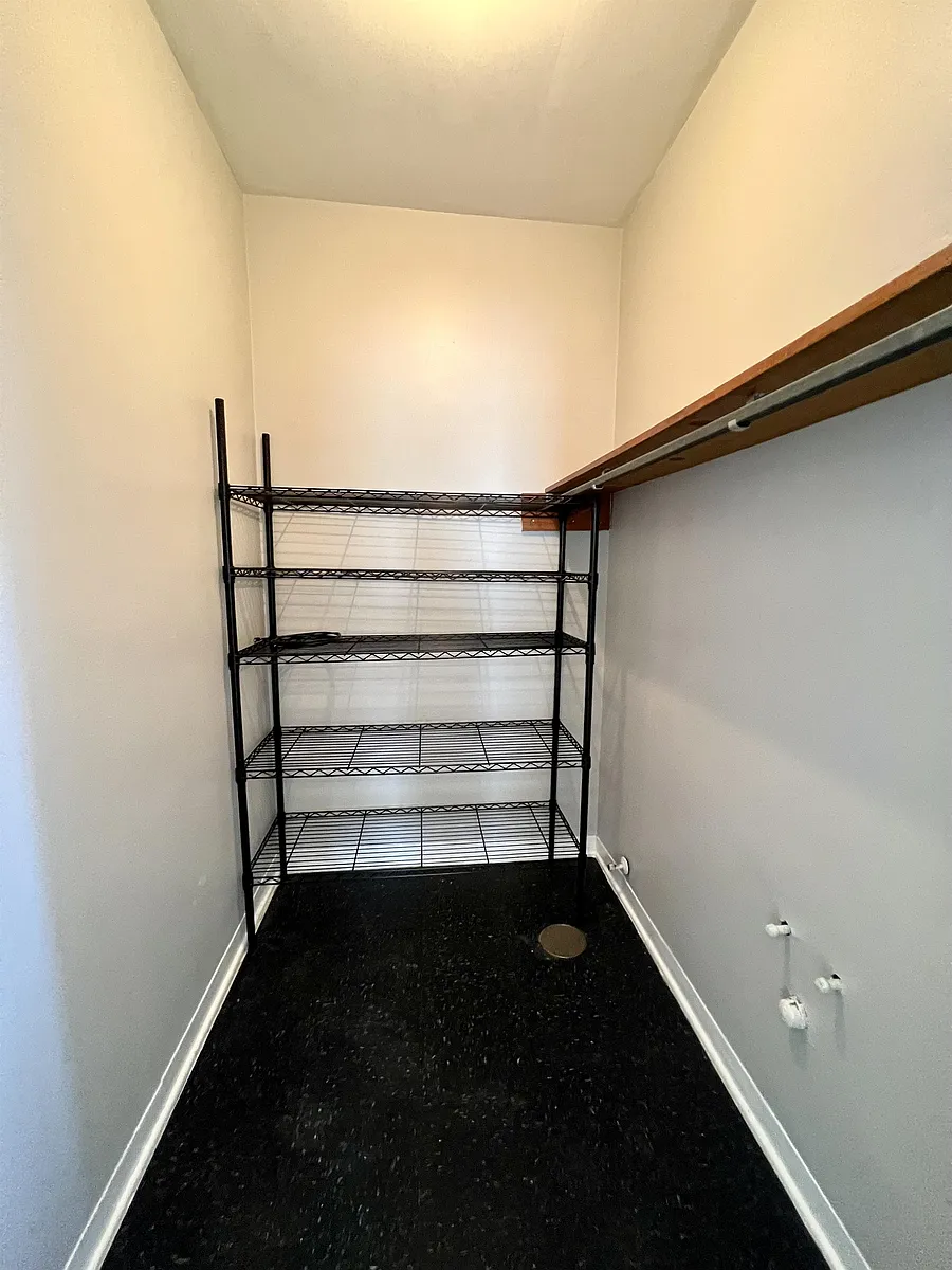 Building Photo - 635 3rd Ave #2