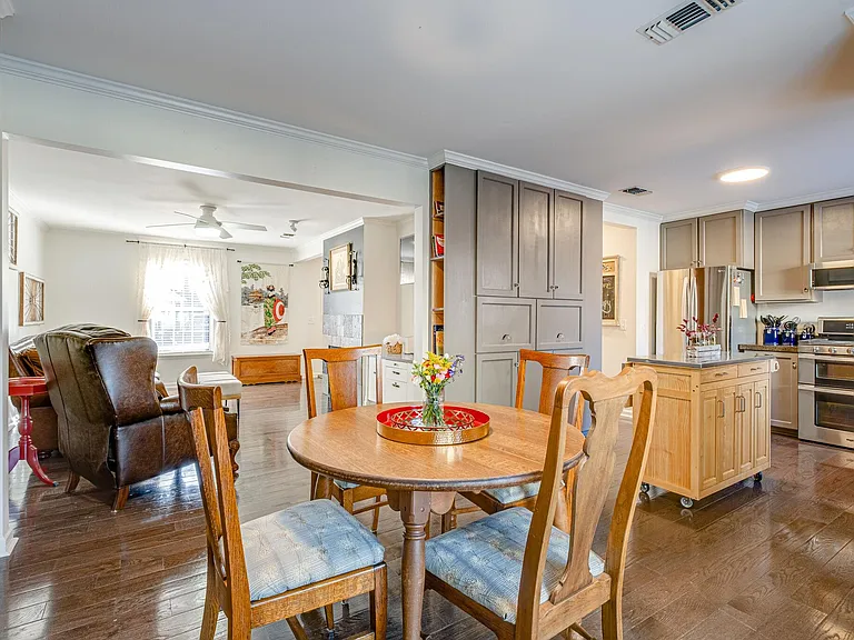 Cottage Pl — Photo 9
