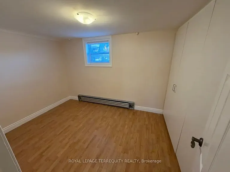 1564 The Queensway — Photo 1