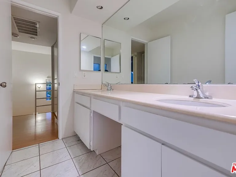1077 W Kensington Rd #3 — Photo 51