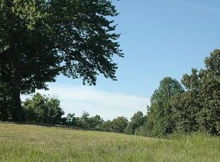 1583 N Poes Rd, Flint Hill, VA 22627