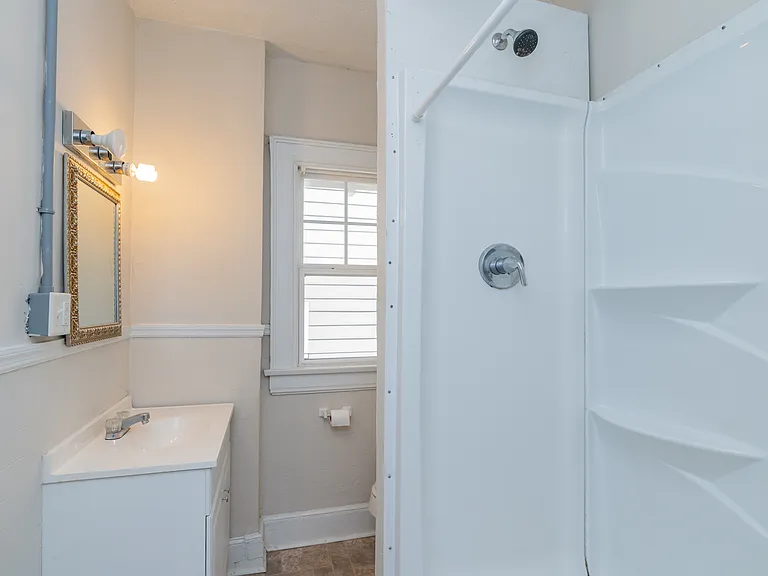 820 Oak St #4 — Photo 4