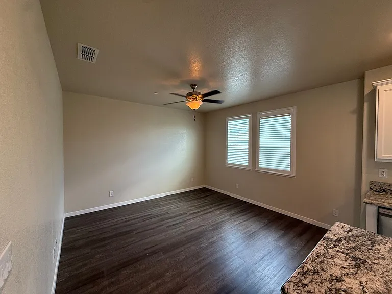 4310 Ocean Ln — Photo 6