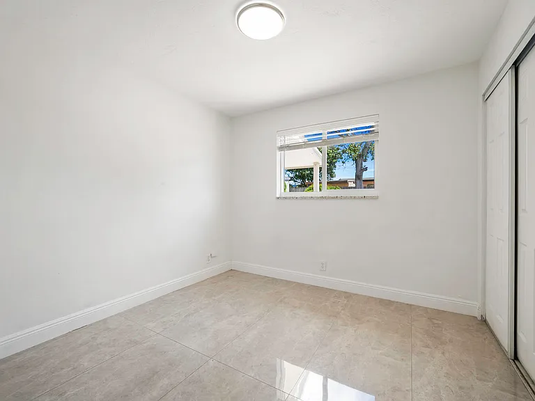 2100 N Seacrest Blvd — Photo 15