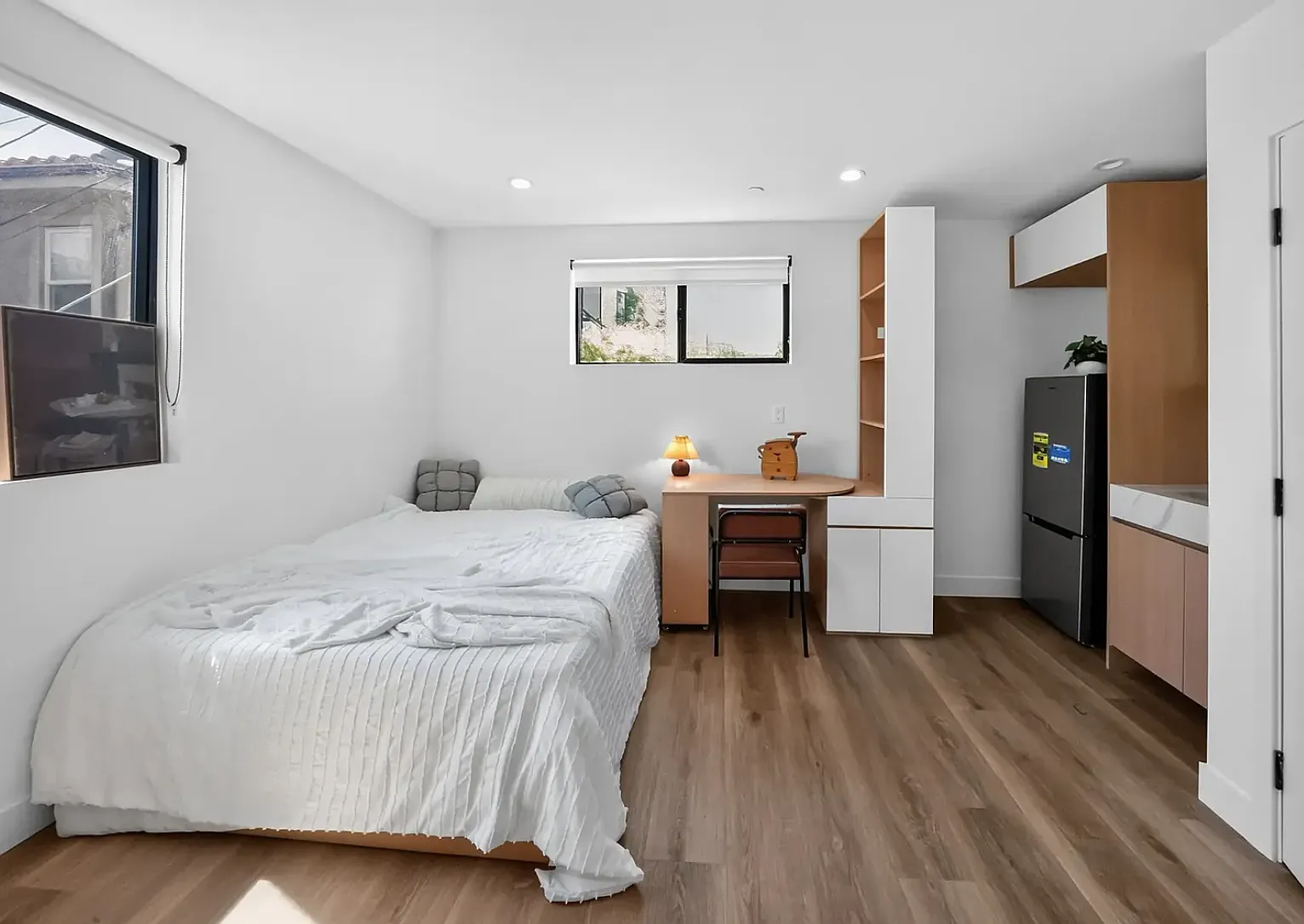 Studio, 1512 sqft, $1,900 — Photo 2