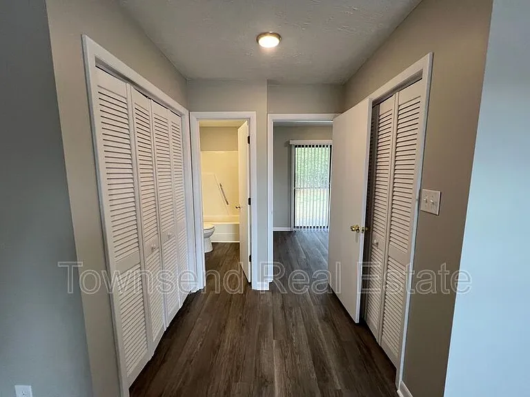 1437C Ireland Dr — Photo 5