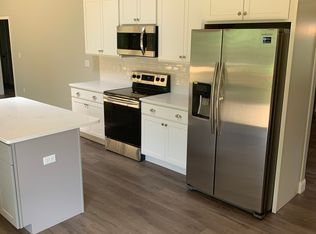 9 Farmview Cir, Granby, CT 06035