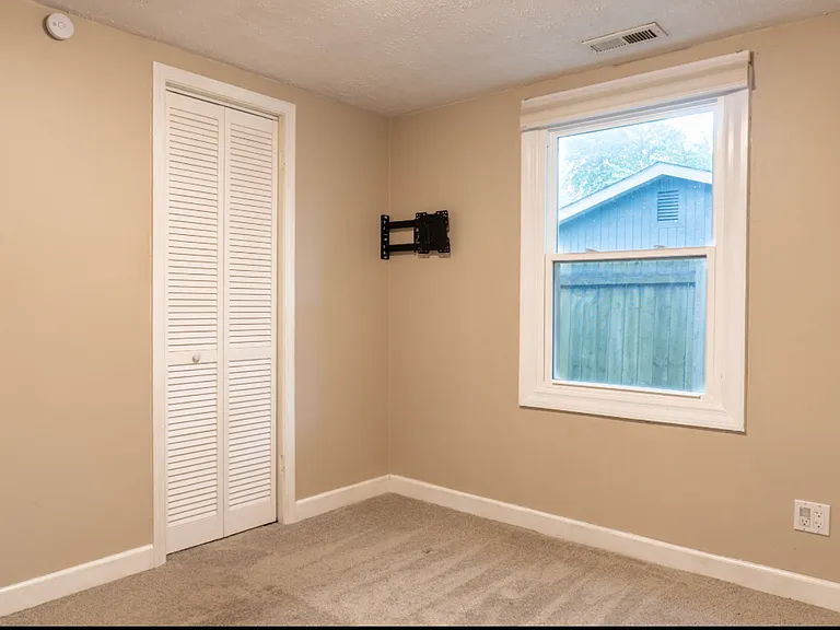 19117 Jacquie Ave — Photo 15