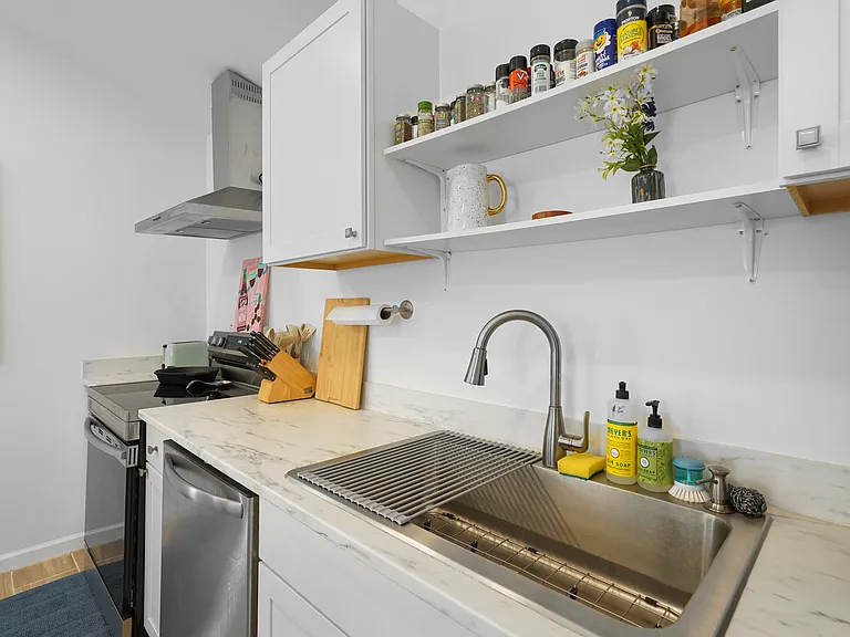 1815 E Derenne Ave #B — Photo 21