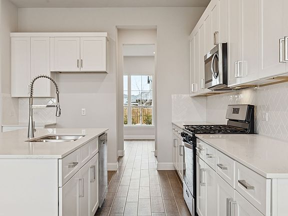 4th image of 813 Palazzo Pl