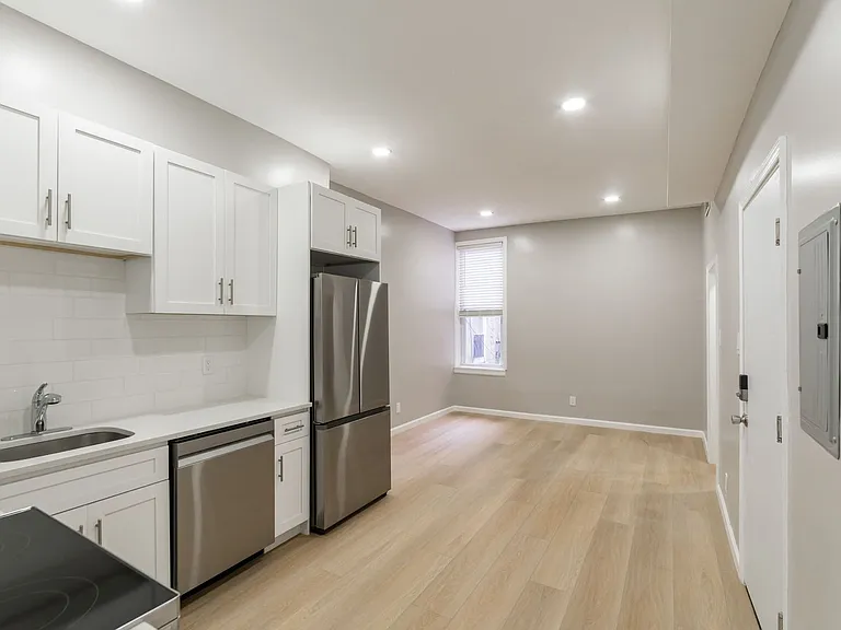 2827 W Girard Avenue — Photo 3