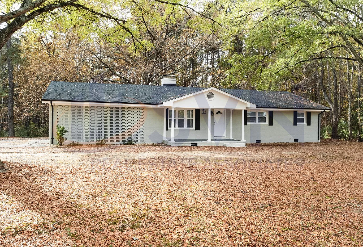 Upgraded Comfort: Charming 3-Bedroom in Durham! — Photo 1