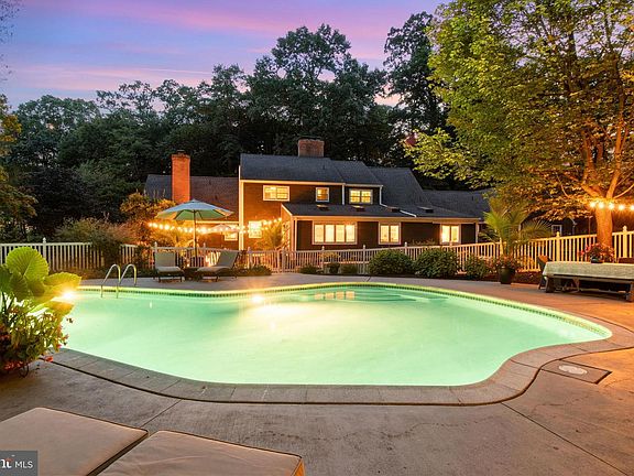 2nd image of 1979 Alcott Rd