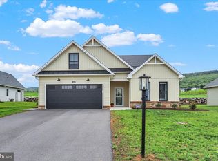 4697 Range Runner Dr, Fayetteville, PA 17222