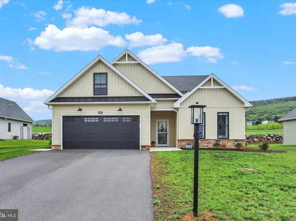 4697 Range Runner Dr, Fayetteville, PA 17222