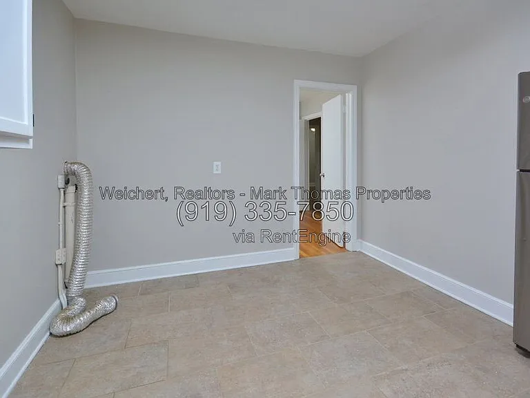 2405 Albany St — Photo 8