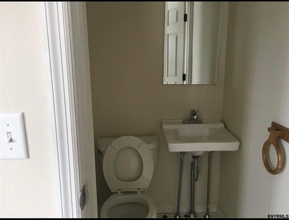 1st image of 4 N Circular St