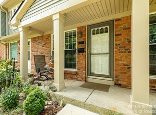 2950 W Whittier Ct, Ann Arbor, MI