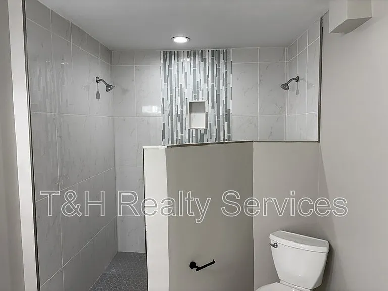 2246 Bellefontaine St — Photo 18