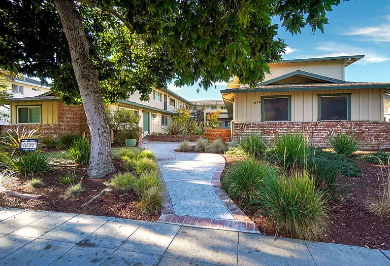 1220 Cortez Dr — Photo 1