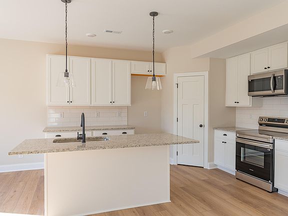 4th image of 101 Saint Matthews Rd