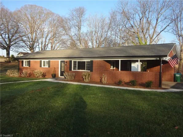 108 N Bingham St, Denton, NC 27239