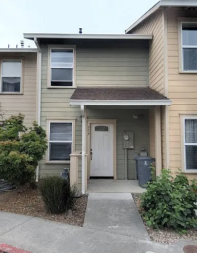2 bed, 2.5 bath, 1060 sqft, $1,675 — Photo 1