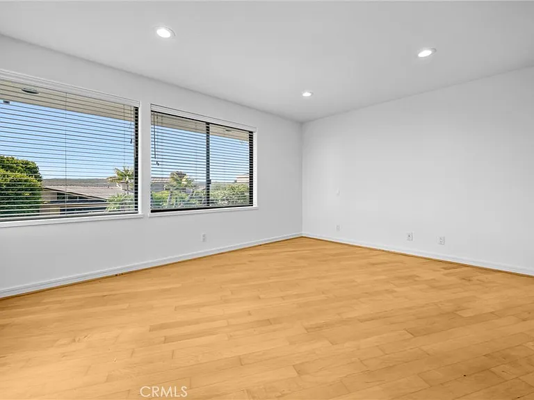 1326 Skyline Dr — Photo 32